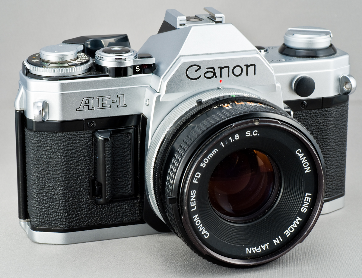 Пленочный фотоаппарат Canon AE-1