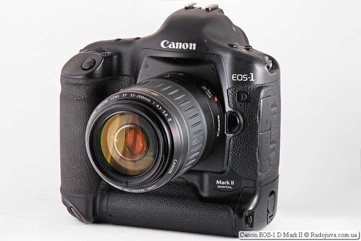 Вид Canon EOS-1D Mark II с объективом Canon Zoom Lens EF 55-200mm 1:4.5-5.6 II USM