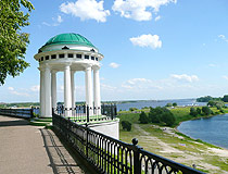 Arbour rotunda on the Volga embankment in Yaroslavl